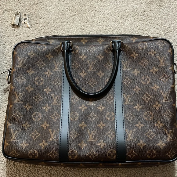 Louis Vuitton Porte-Documents Voyage PM Messenger Bag / Briefcase - Picture 3 of 10